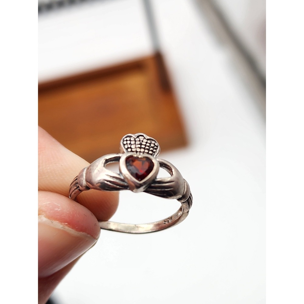Vintage Sterling Silver Irish Claddagh Ring With Garnet Size 8.25